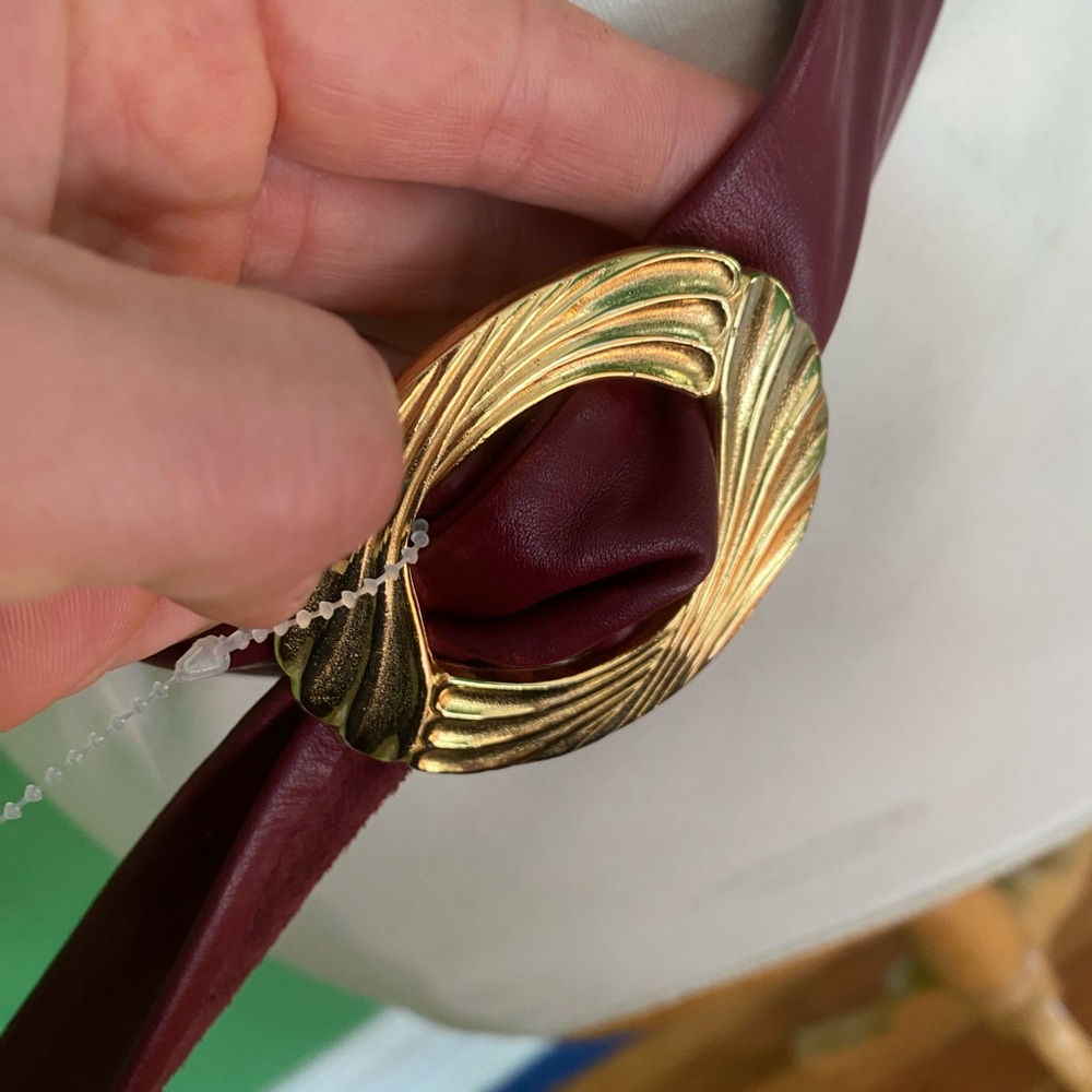 Vintage Ginnie Johansen Burgundy Leather Belt with Gold Oval Buckle old stock - Picture 2 of 7